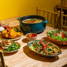 Đặt bàn Gia Đình